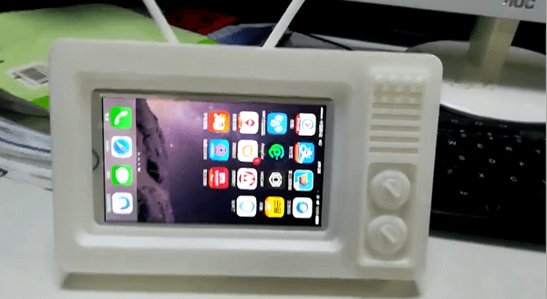 一技術宅的腦洞：3D打印復古電視機竟能‘吃掉’手機！